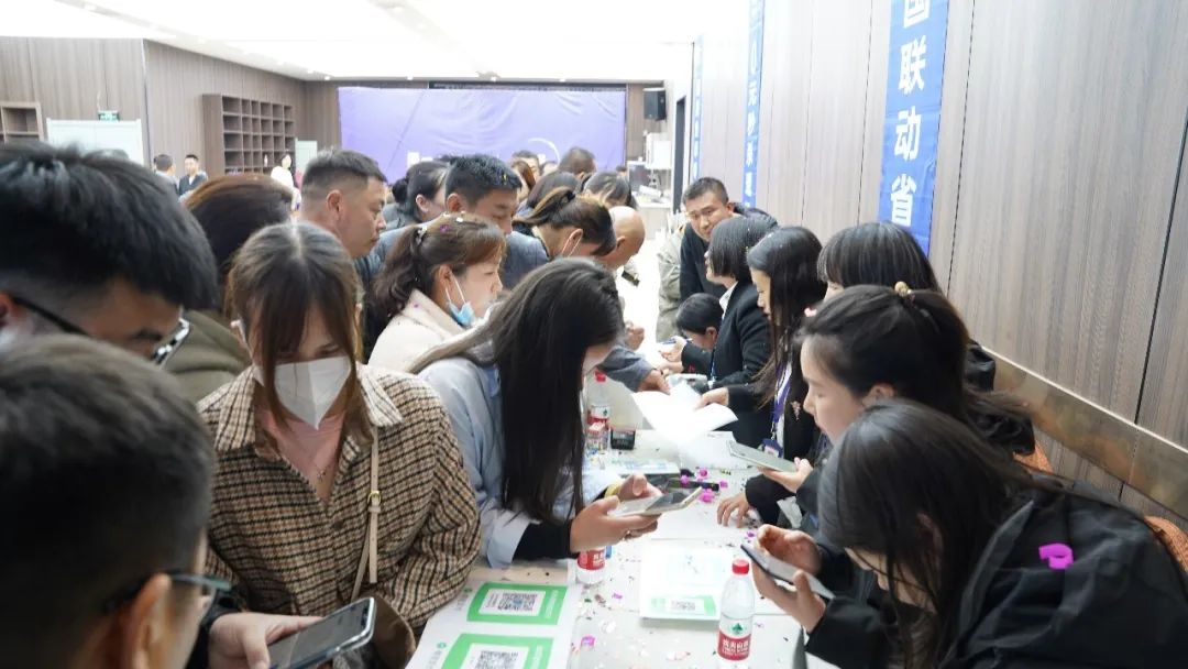 图片尺寸:1080 x 608 简一家居4.22日工场团购“狂飙”盛宴美满竣事