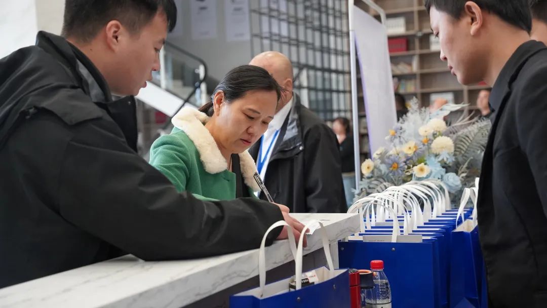 图片尺寸:1080 x 608 简一家居4.22日工场团购“狂飙”盛宴美满竣事