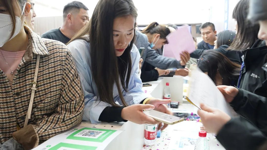 图片尺寸:1080 x 608 简一家居4.22日工场团购“狂飙”盛宴美满竣事