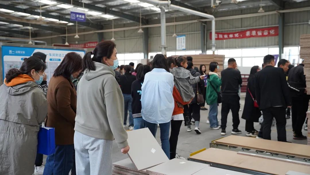 图片尺寸:1080 x 608 简一家居4.22日工场团购“狂飙”盛宴美满竣事